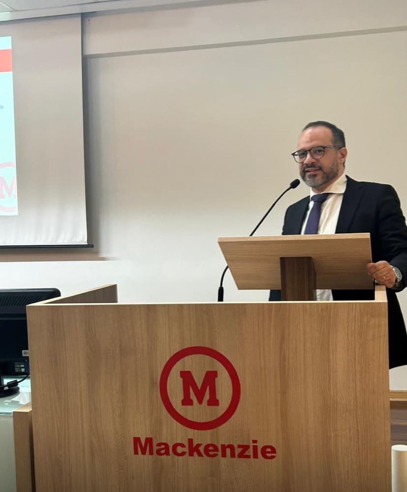 Henrique Gonçalves Sanches palestrando na Universidade Presbiteriana Mackenzie